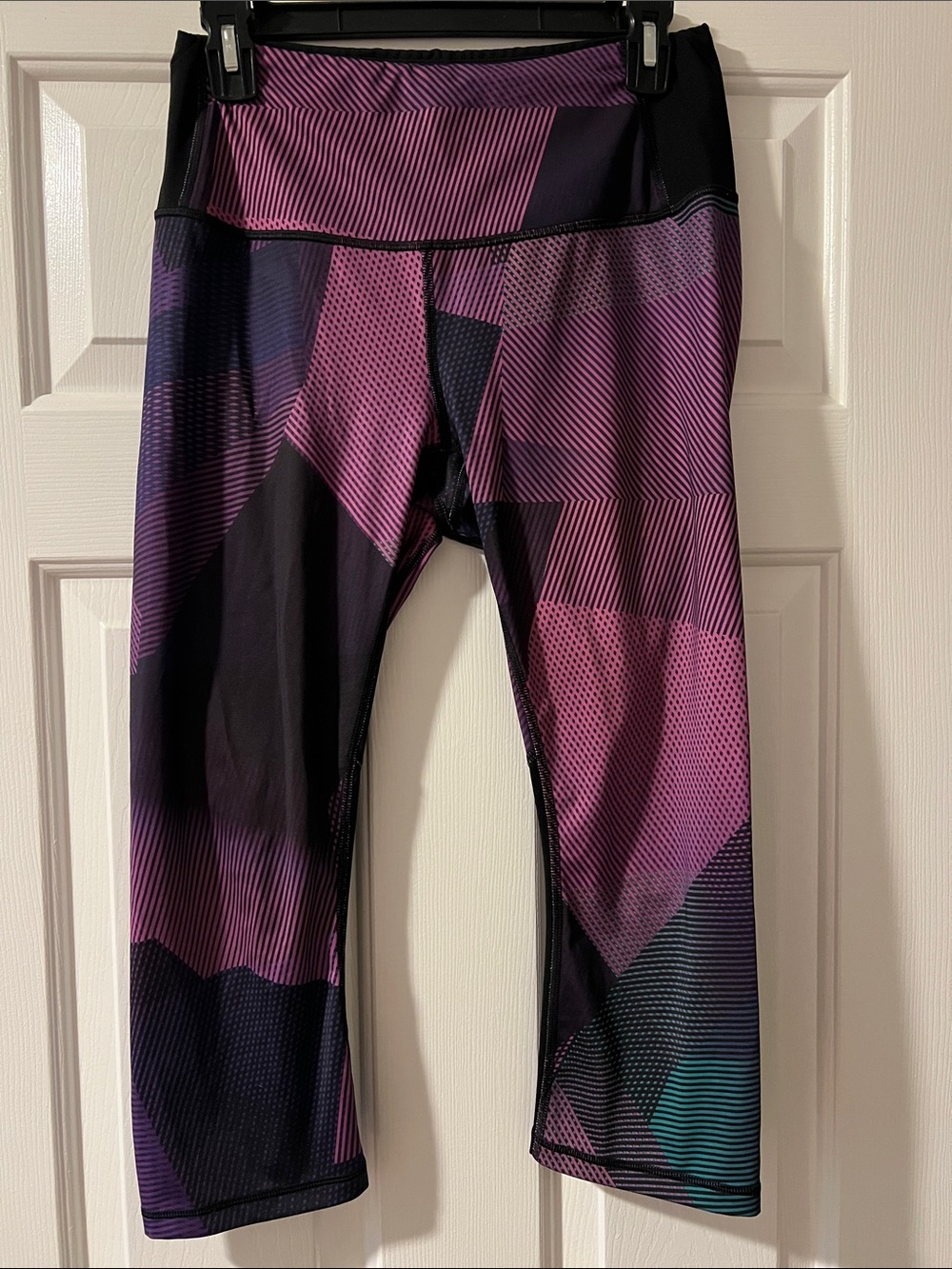 Lucy Purple Geometric Capri Leggings